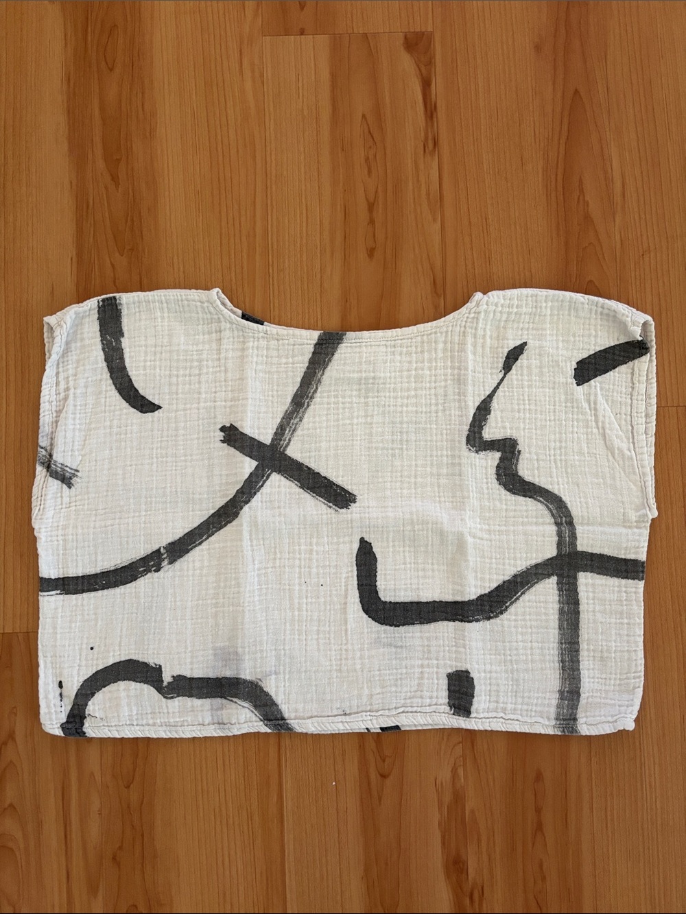 STATE White Cropped Top with Black Abstract Brushstroke Design